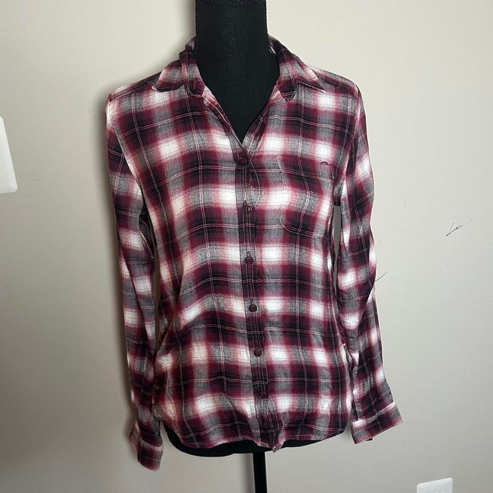 American Eagle Burgundy and white plaid flannel button-up shirt xs